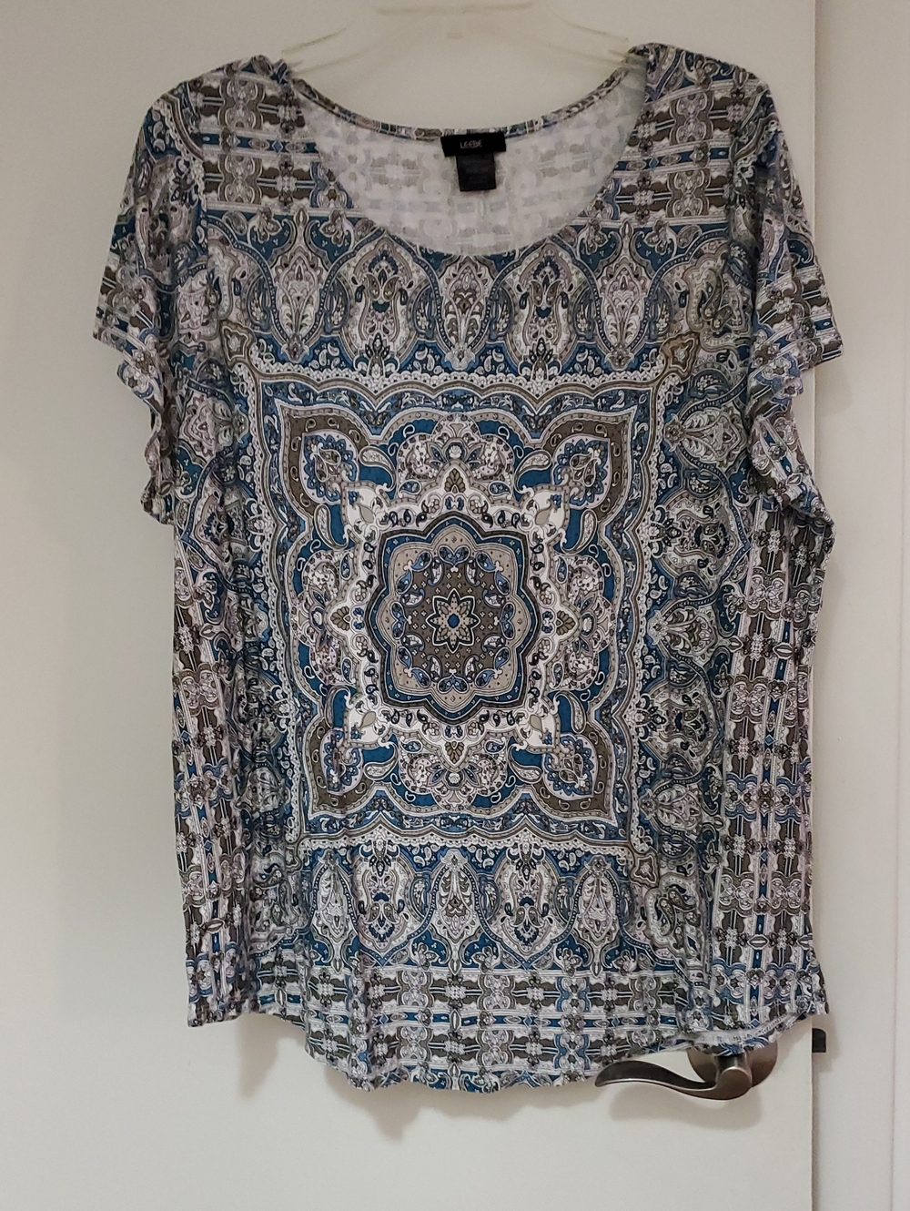 Blue and Gray Paisley Medallion Scoop Neck Tee